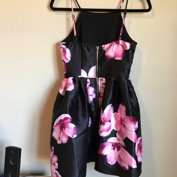 Black and Pink Floral Sheen Skater Dress - Picture 4 of 5